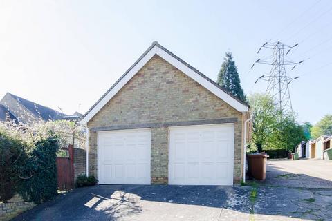 Garage to rent - Wakehams Hill, Pinner, HA5