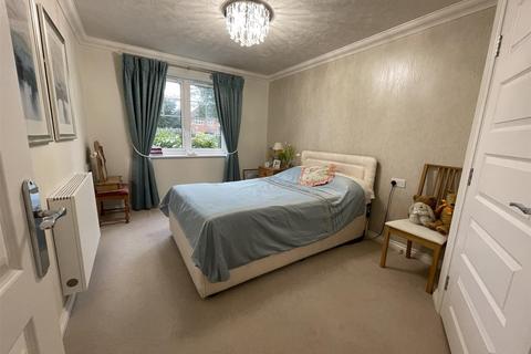 1 bedroom ground floor flat for sale - Cheam Road, Sutton, Surrey