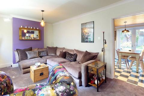 2 bedroom bungalow for sale - Cokeham Road, Sompting, West Sussex, BN15