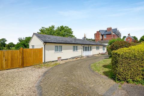 3 bedroom bungalow for sale - Hereford Road, Monmouth
