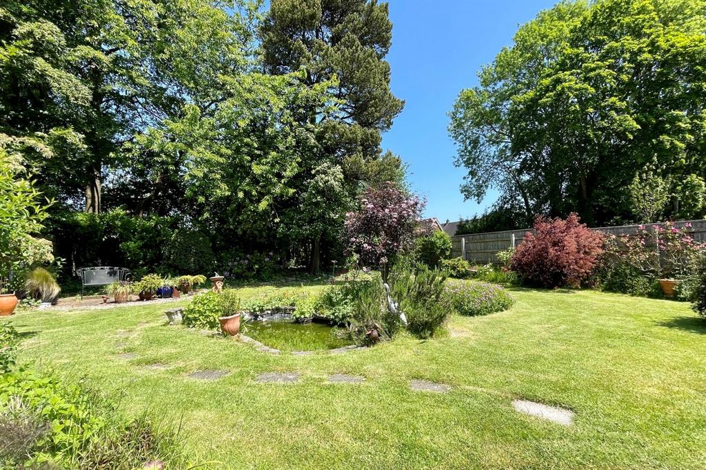 Chandlers Ford 3 bed detached bungalow for sale £625,000