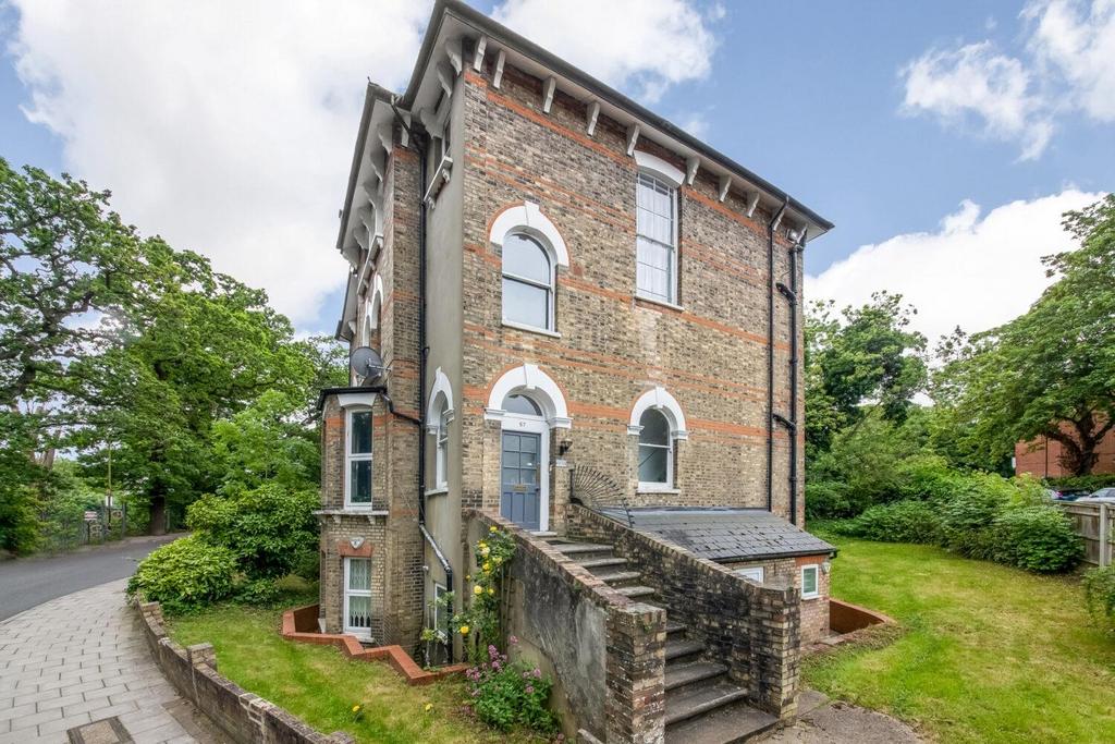 Maberley Road, Upper Norwood, London, SE19 2 bed apartment for sale £