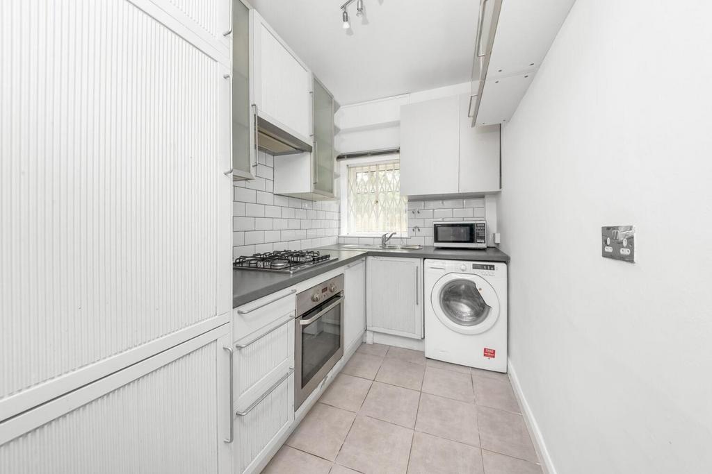 Maberley Road, Upper Norwood, London, SE19 2 bed apartment for sale £