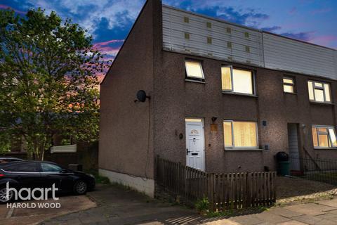 1 Saddleworth Square, Romford, RM3 8YX