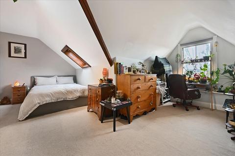 2 bedroom flat for sale, Woodville Gardens, Ealing, London, W5
