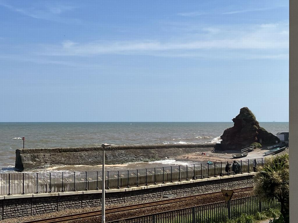 Marine Parade, Dawlish, EX7 2 bed flat for sale £295,000
