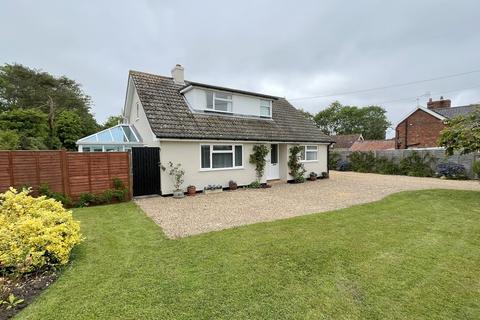 4 bedroom chalet for sale - Harleston Road, Weybread