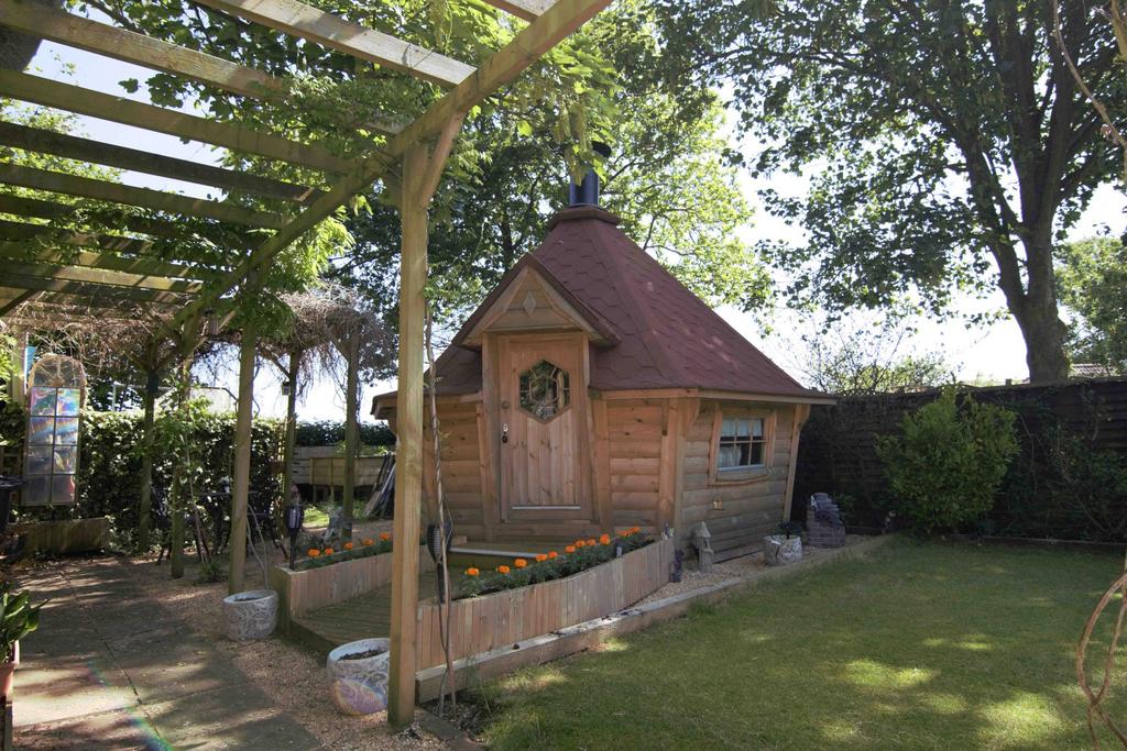 Chew Magna, Bristol BS40 3 bed semidetached house for sale £475,000