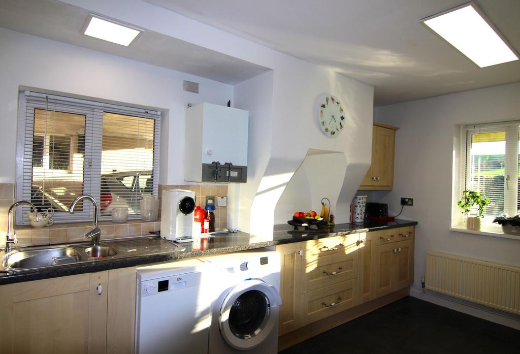 Chew Magna, Bristol BS40 3 bed semidetached house for sale £449,000
