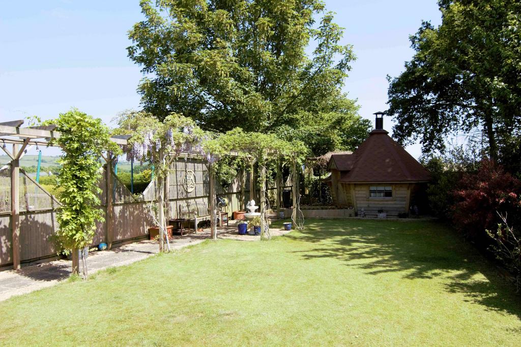Chew Magna, Bristol BS40 3 bed semidetached house for sale £449,000