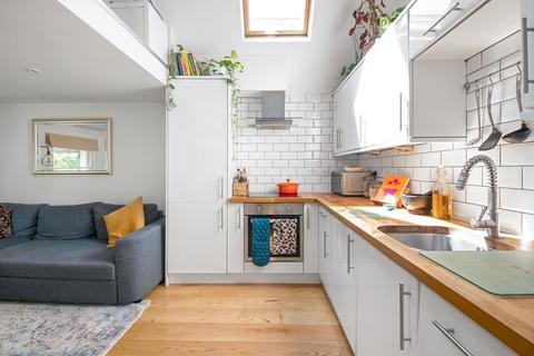 2 bedroom flat for sale - Bird in Bush Road, Peckham, SE15