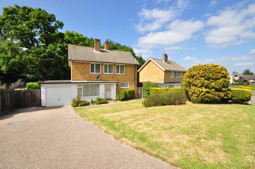 Millbrook Road, Crowborough, TN6 3 bed detached house £1,500 pcm (£