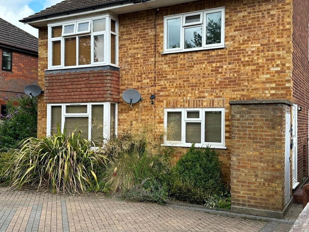 Maxwell Road, Beaconsfield, HP9 2 bed for sale £339,950