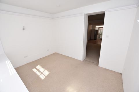 2 bedroom terraced house to rent, Church Street, Chester