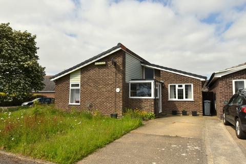 3 bedroom detached bungalow for sale - Stuart Close, Felixstowe IP11 9SX