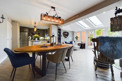 12 Ivinson Way, Bramshall, Uttoxeter, ST14 5BF