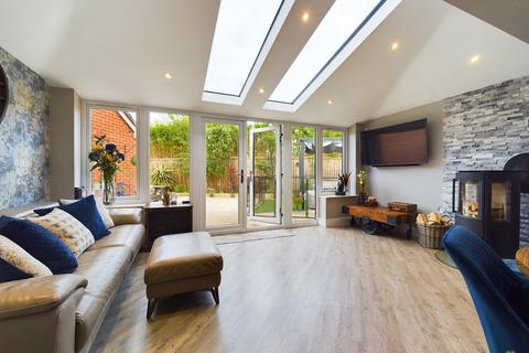 12 Ivinson Way, Bramshall, Uttoxeter, ST14 5BF