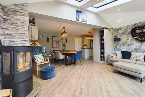12 Ivinson Way, Bramshall, Uttoxeter, ST14 5BF