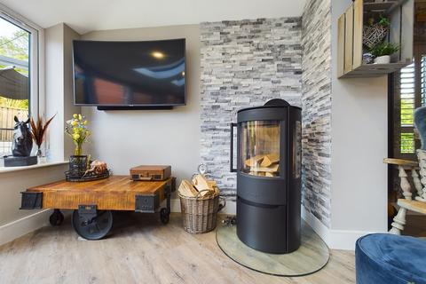 12 Ivinson Way, Bramshall, Uttoxeter, ST14 5BF
