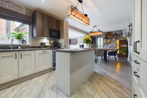 12 Ivinson Way, Bramshall, Uttoxeter, ST14 5BF