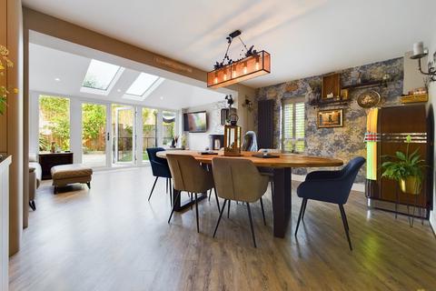 12 Ivinson Way, Bramshall, Uttoxeter, ST14 5BF