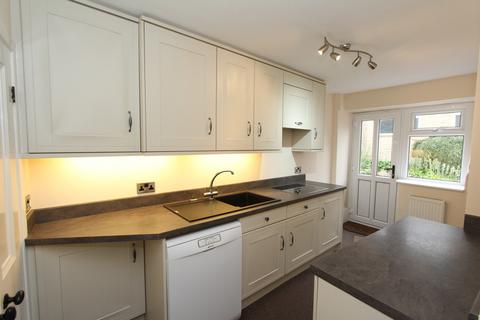 3 bedroom semi-detached house to rent, Quoit Green, Dronfield