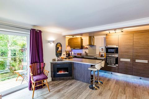 2 bedroom apartment for sale - b Holmwood Rise, Norwich
