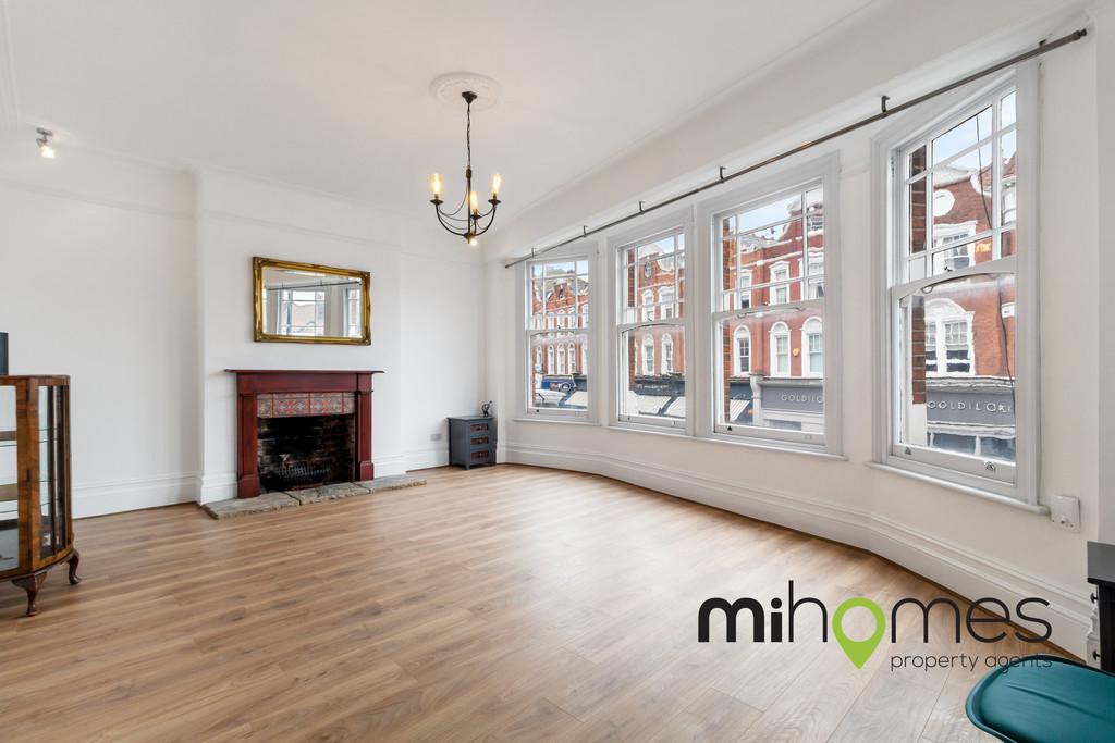 Muswell Hill Broadway, N10 2 bed apartment - £2,200 pcm (£508 pw)