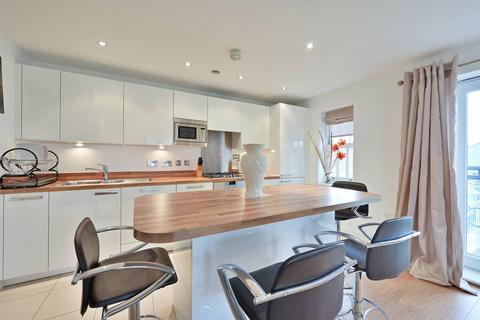 2 bedroom flat to rent - Bader Way, Roehampton, London, SW15