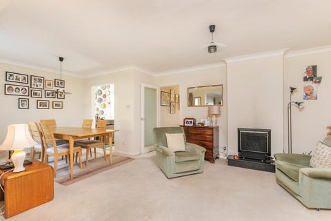3 bedroom semi-detached house for sale - Burns Close, South Wonston, Winchester, SO21