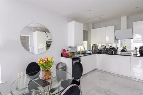 1 bedroom ground floor flat for sale - John Batchelor Way, Penarth