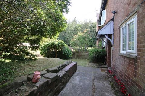 2 Barton Road, Clutton, Chester, CH3 9EP