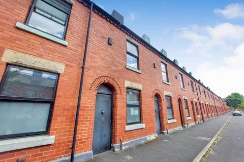 2 bedroom terraced house to rent, Laburnum Street, Salford, M6