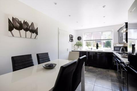 4 bedroom detached house for sale, Hunters Close, Bexley