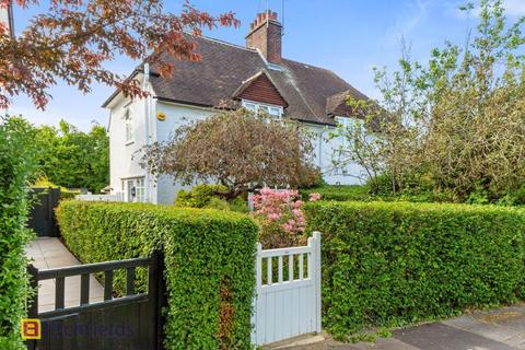 33 Hogarth Hill, London, NW11 6AY