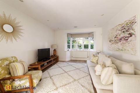 33 Hogarth Hill, London, NW11 6AY