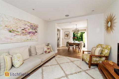 33 Hogarth Hill, London, NW11 6AY