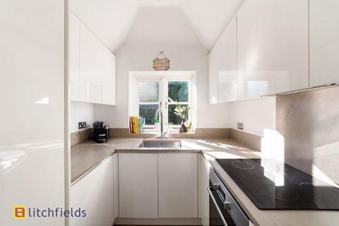 33 Hogarth Hill, London, NW11 6AY