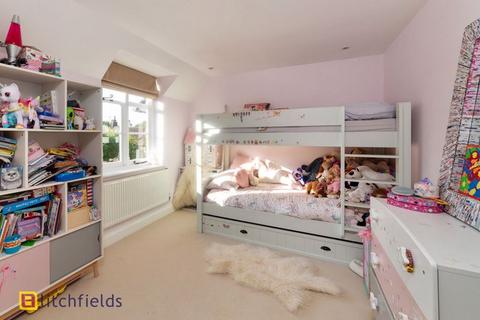 33 Hogarth Hill, London, NW11 6AY