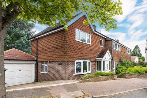 4 bedroom detached house for sale - Beaconsfield Road, Bickley, Bromley