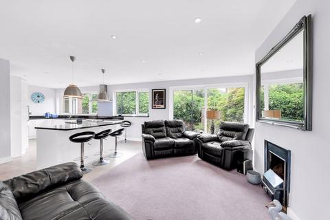 4 bedroom detached house for sale - Beaconsfield Road, Bickley, Bromley