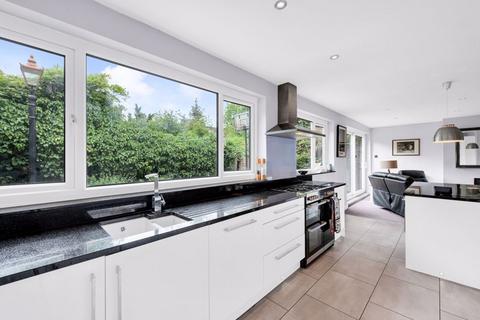 4 bedroom detached house for sale - Beaconsfield Road, Bickley, Bromley