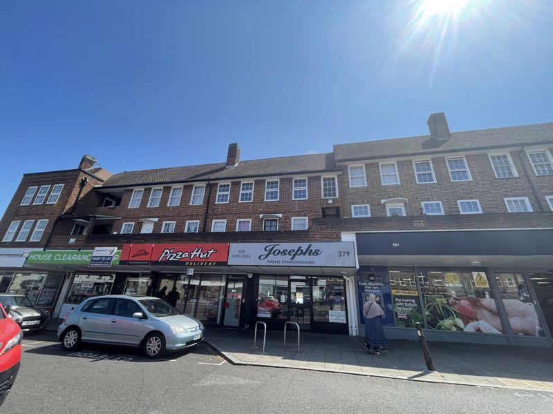 Hook Road, Chessington 2 bed apartment for sale £199,950