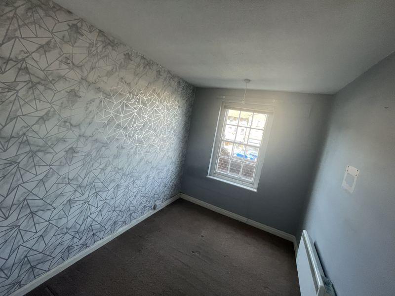 Hook Road, Chessington 2 bed apartment for sale £199,950