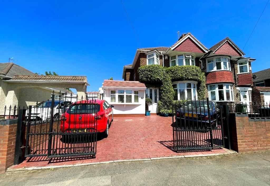 Hall Green Road, West Bromwich, B71 3LB 3 bed semidetached house for