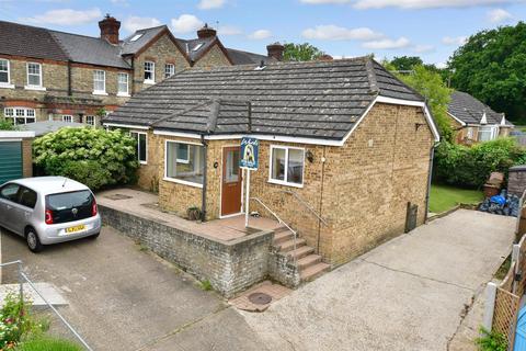 18 Admiralty Road, Upnor, Rochester, ME2 4XY