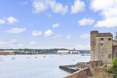 18 Admiralty Road, Upnor, Rochester, ME2 4XY