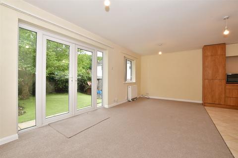 18 Admiralty Road, Upnor, Rochester, ME2 4XY
