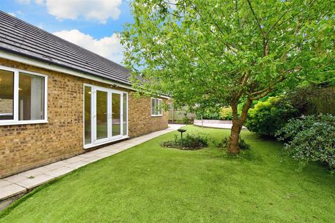 18 Admiralty Road, Upnor, Rochester, ME2 4XY