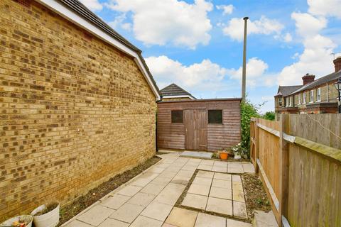 18 Admiralty Road, Upnor, Rochester, ME2 4XY